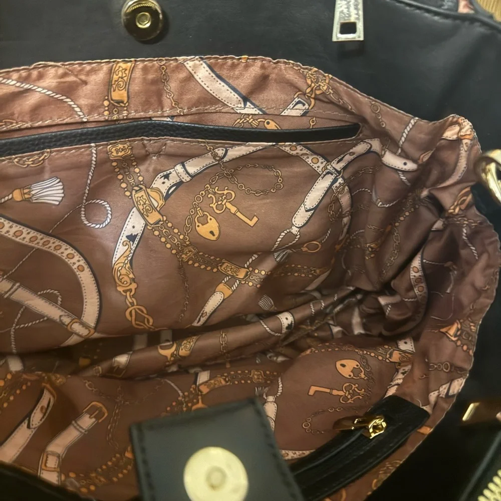 Elegant Black Handbag - Picture 3 of 3